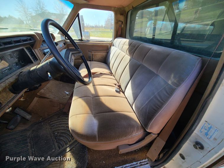 image for item DJ1642 1986 Ford F150  pickup truck