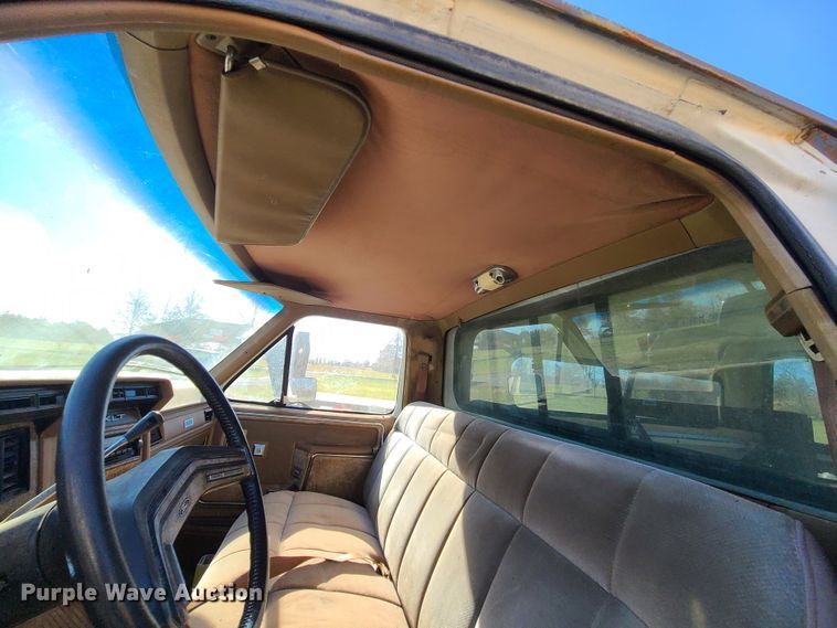 image for item DJ1642 1986 Ford F150  pickup truck