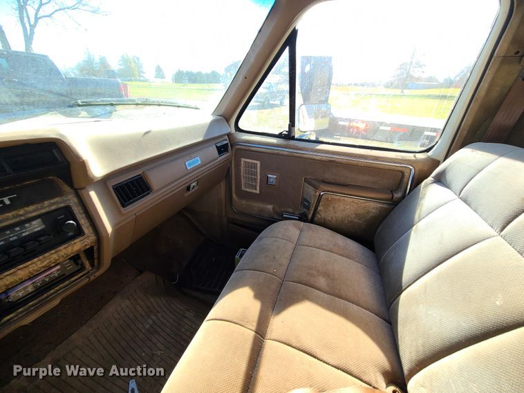 image for item DJ1642 1986 Ford F150  pickup truck