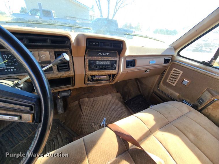 image for item DJ1642 1986 Ford F150  pickup truck