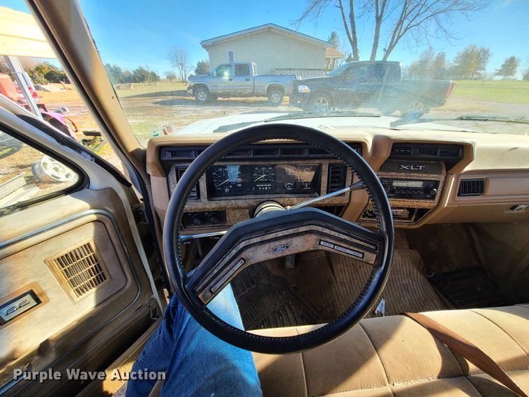 image for item DJ1642 1986 Ford F150  pickup truck