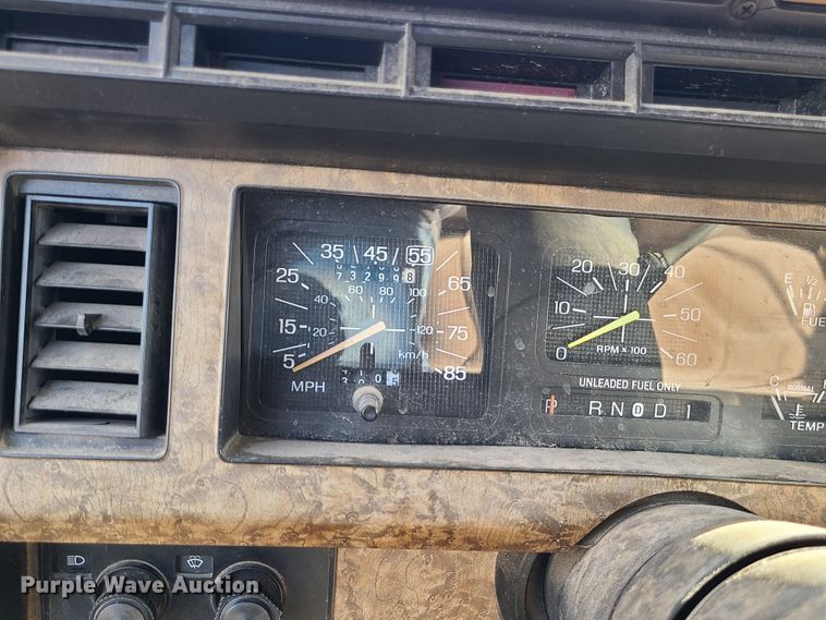 image for item DJ1642 1986 Ford F150  pickup truck
