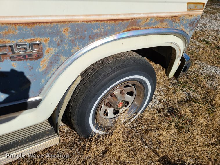 image for item DJ1642 1986 Ford F150  pickup truck
