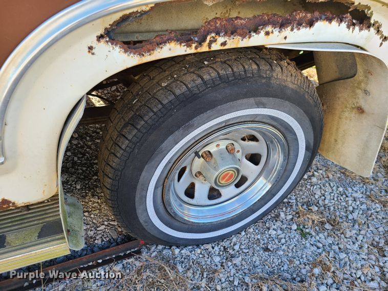 image for item DJ1642 1986 Ford F150  pickup truck