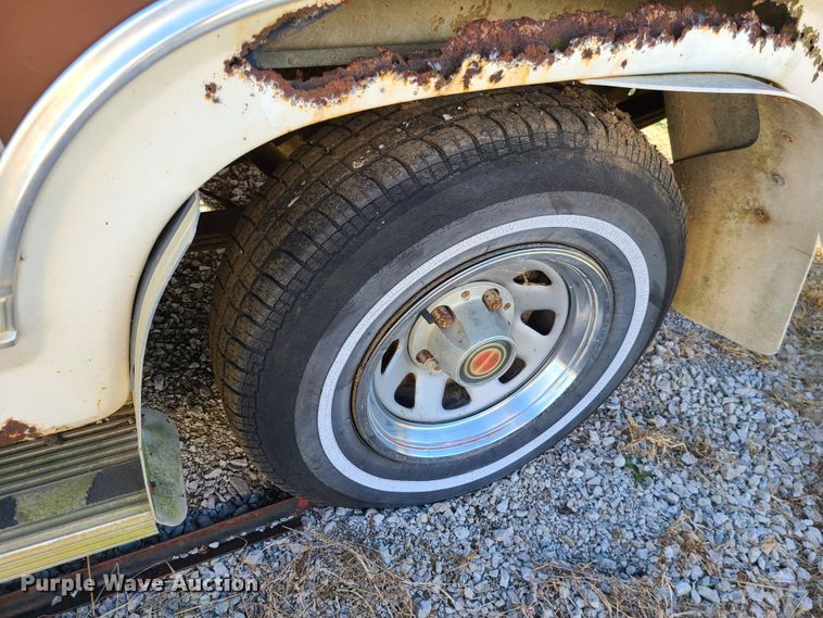 image for item DJ1642 1986 Ford F150  pickup truck