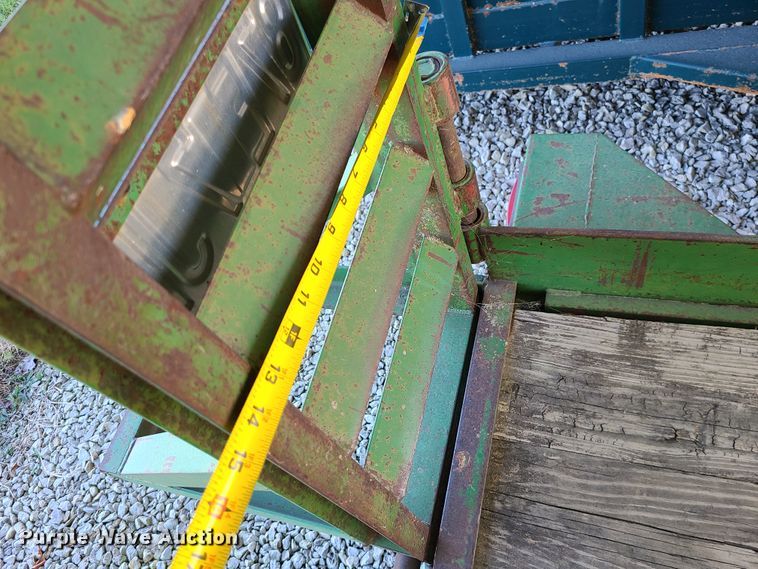 image for item DJ1657 2004 Kodiak  utility trailer