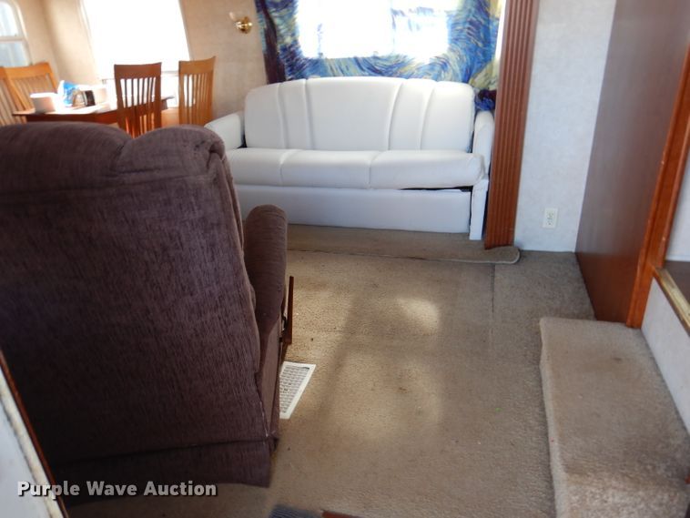 image for item DJ3759 2004 Cross Roads Paradise Point  camper