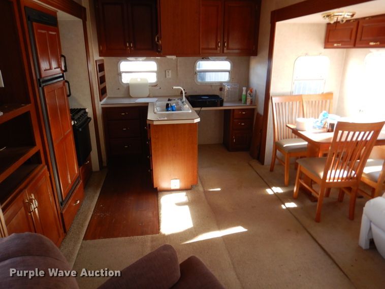 image for item DJ3759 2004 Cross Roads Paradise Point  camper