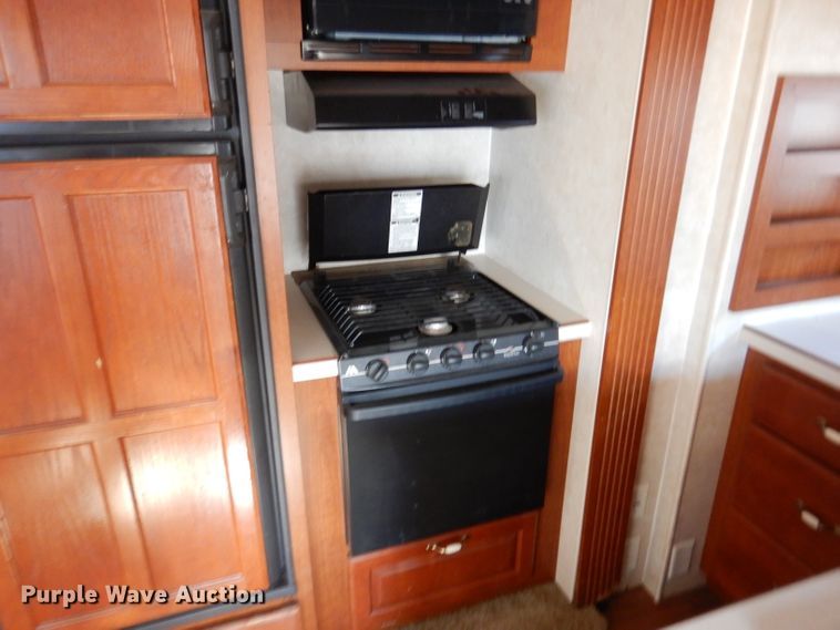 image for item DJ3759 2004 Cross Roads Paradise Point  camper