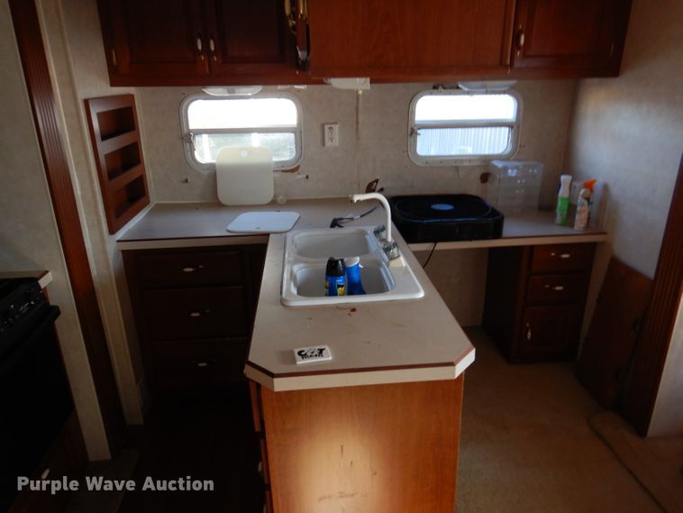 image for item DJ3759 2004 Cross Roads Paradise Point  camper