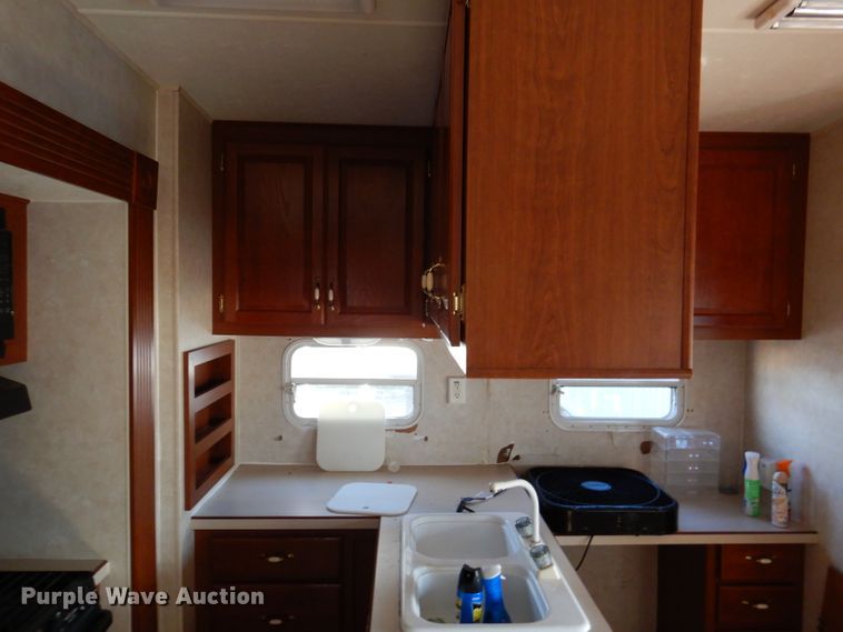 image for item DJ3759 2004 Cross Roads Paradise Point  camper