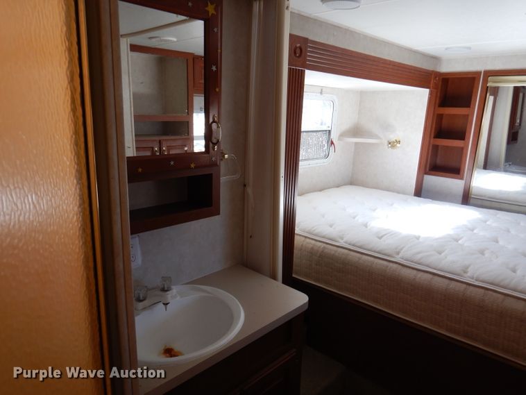 image for item DJ3759 2004 Cross Roads Paradise Point  camper