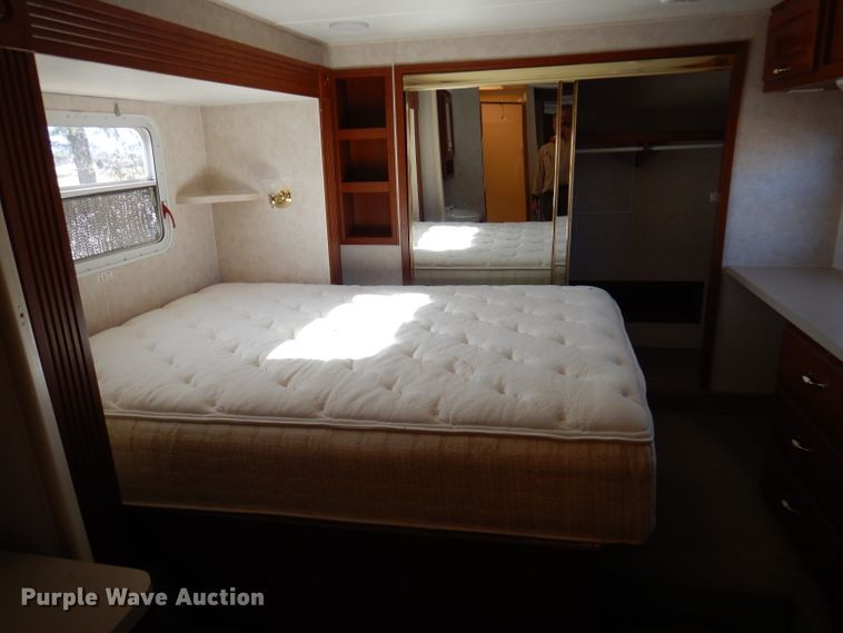 image for item DJ3759 2004 Cross Roads Paradise Point  camper