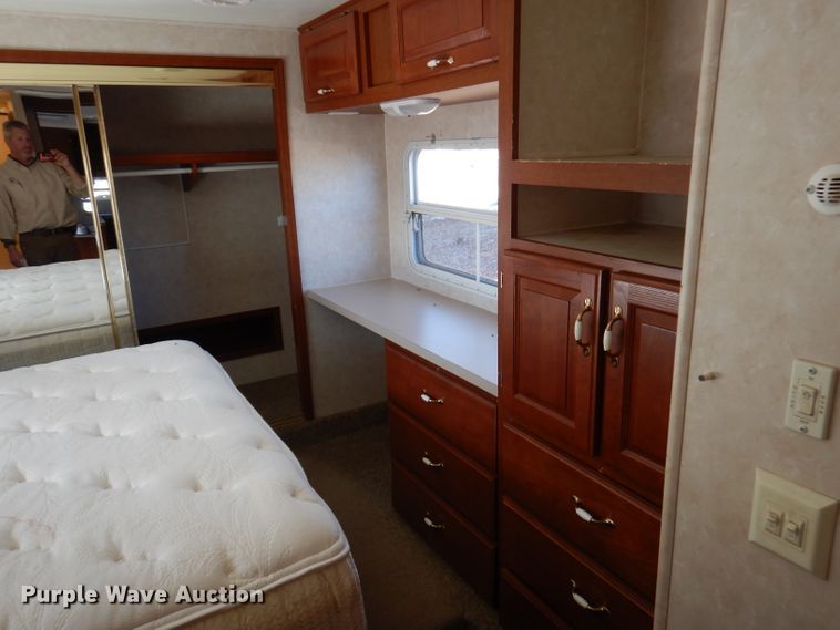 image for item DJ3759 2004 Cross Roads Paradise Point  camper