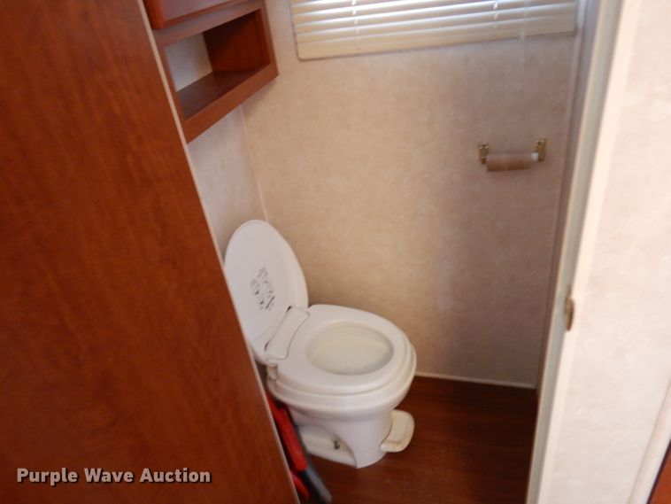 image for item DJ3759 2004 Cross Roads Paradise Point  camper