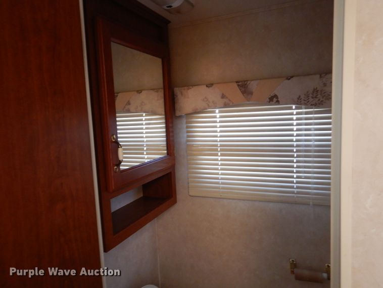 image for item DJ3759 2004 Cross Roads Paradise Point  camper