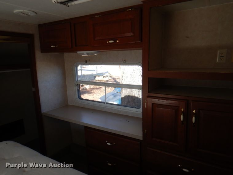 image for item DJ3759 2004 Cross Roads Paradise Point  camper