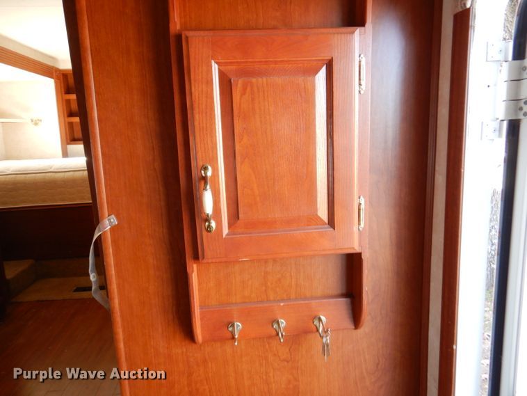 image for item DJ3759 2004 Cross Roads Paradise Point  camper