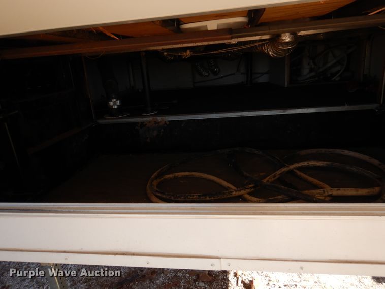 image for item DJ3759 2004 Cross Roads Paradise Point  camper