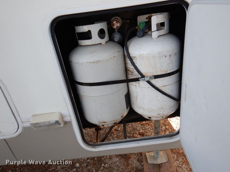 image for item DJ3759 2004 Cross Roads Paradise Point  camper