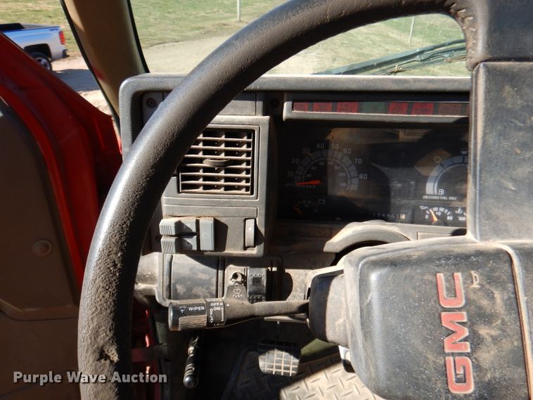 image for item DJ3761 1998 GMC C7500  flatbed truck