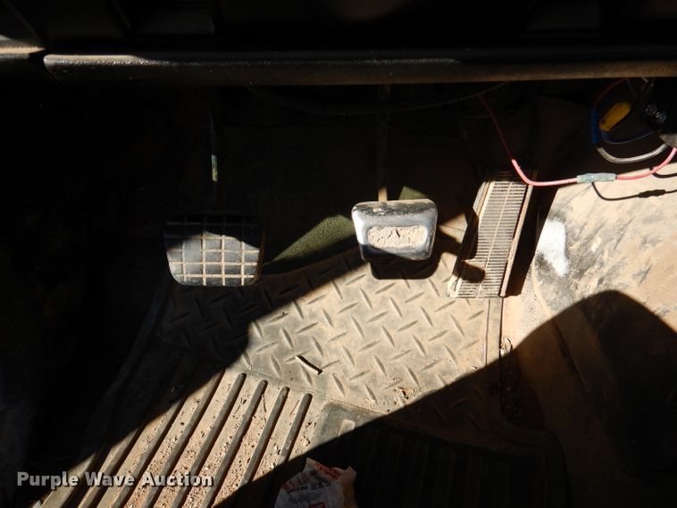 image for item DJ3761 1998 GMC C7500  flatbed truck