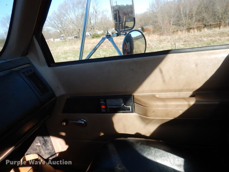 image for item DJ3761 1998 GMC C7500  flatbed truck