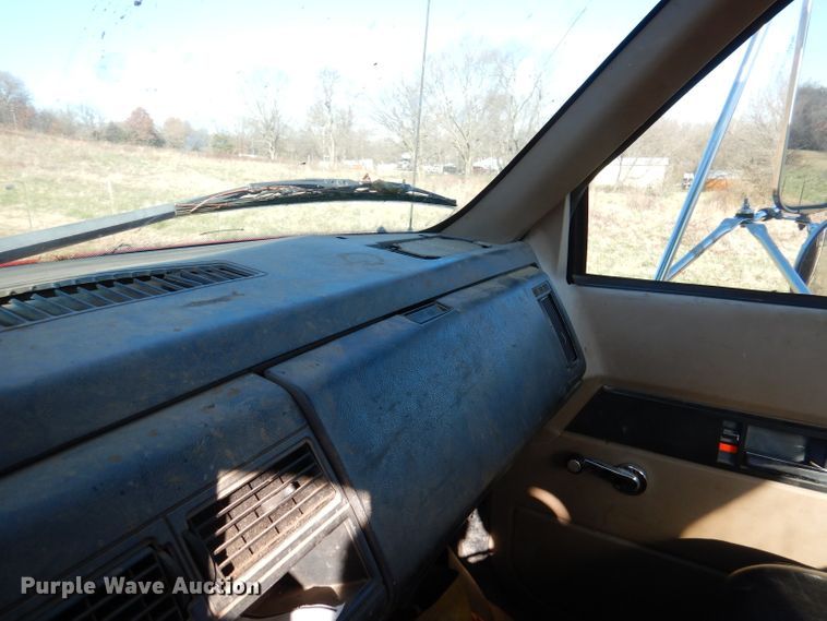 image for item DJ3761 1998 GMC C7500  flatbed truck