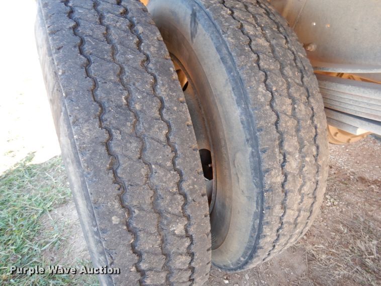 image for item DJ3761 1998 GMC C7500  flatbed truck