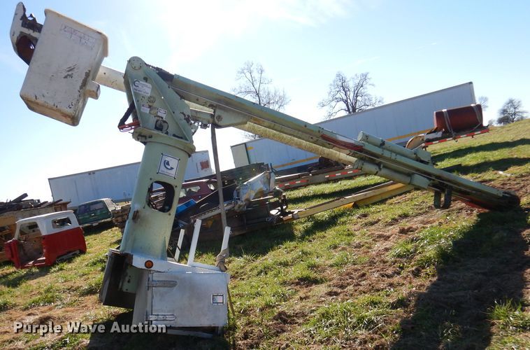 image for item DJ3762 Bucket lift