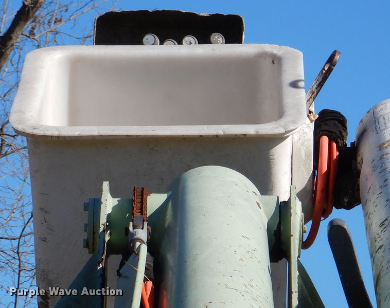 image for item DJ3762 Bucket lift