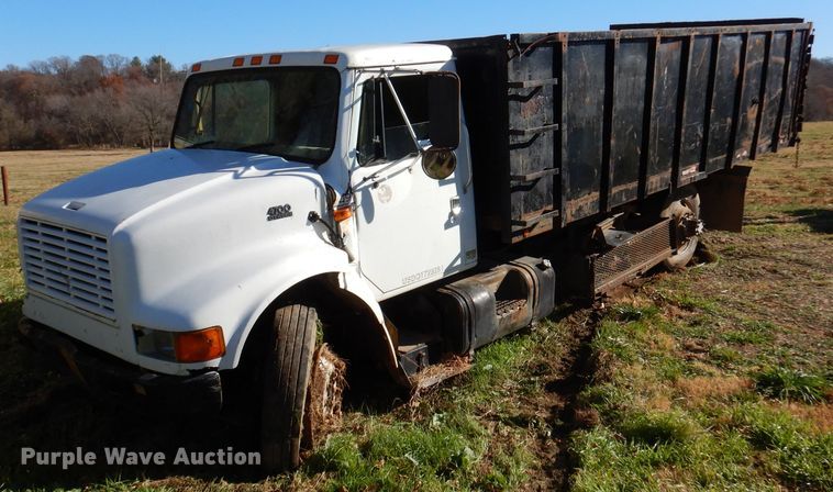 image for item DJ3763 1999 International 4700  dump truck