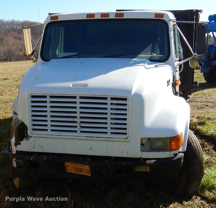 image for item DJ3763 1999 International 4700  dump truck