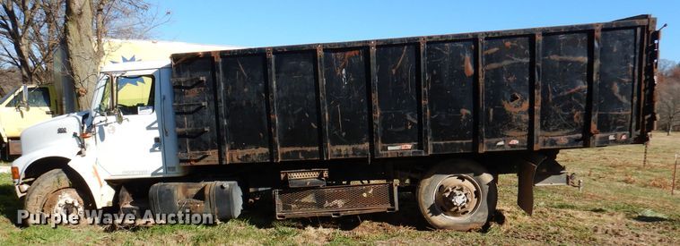 image for item DJ3763 1999 International 4700  dump truck
