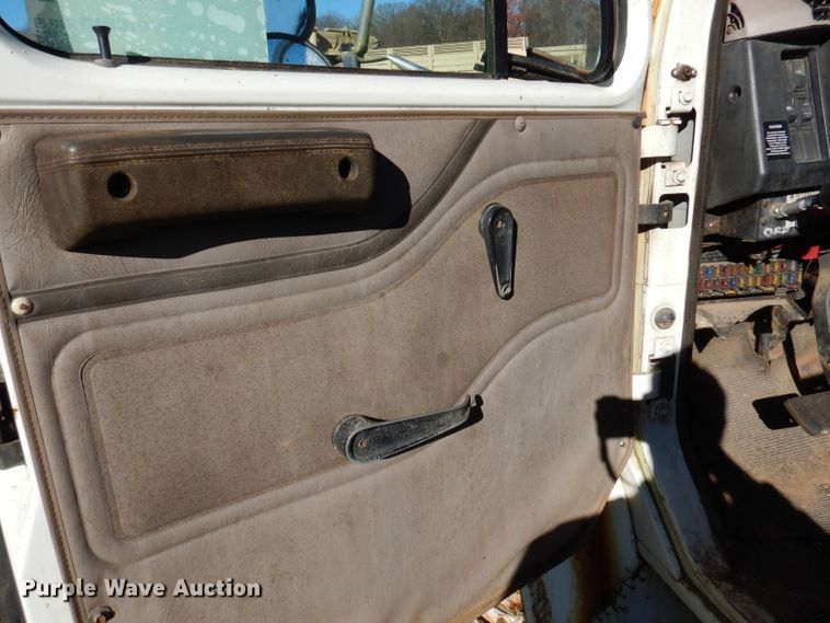 image for item DJ3763 1999 International 4700  dump truck