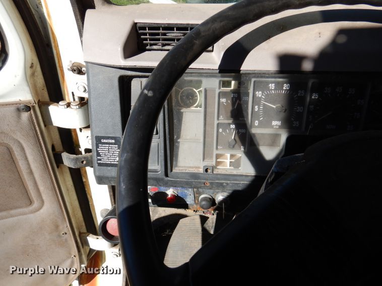 image for item DJ3763 1999 International 4700  dump truck