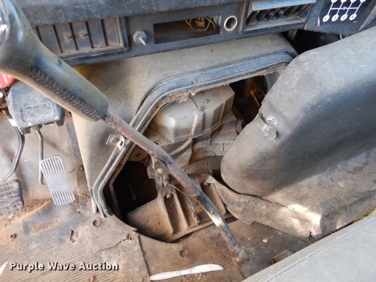 image for item DJ3763 1999 International 4700  dump truck