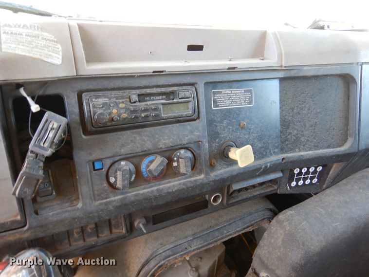 image for item DJ3763 1999 International 4700  dump truck