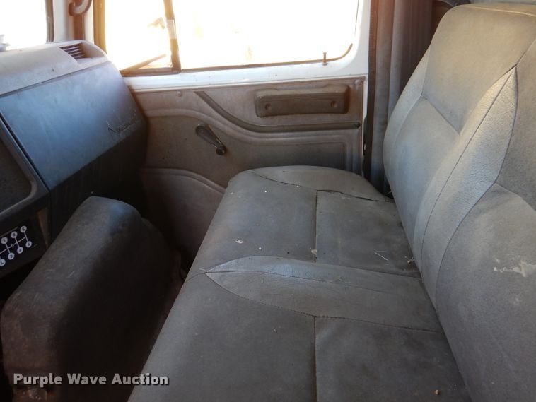 image for item DJ3763 1999 International 4700  dump truck