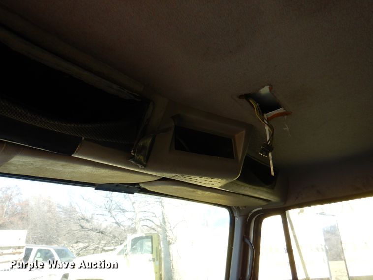 image for item DJ3763 1999 International 4700  dump truck