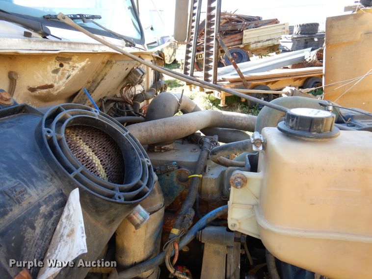 image for item DJ3763 1999 International 4700  dump truck