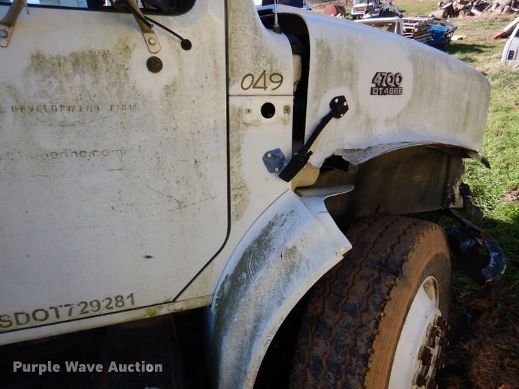 image for item DJ3763 1999 International 4700  dump truck