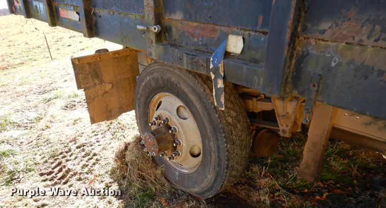 image for item DJ3763 1999 International 4700  dump truck