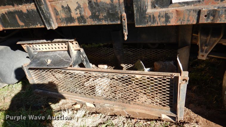 image for item DJ3763 1999 International 4700  dump truck