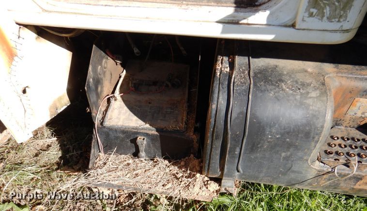 image for item DJ3763 1999 International 4700  dump truck