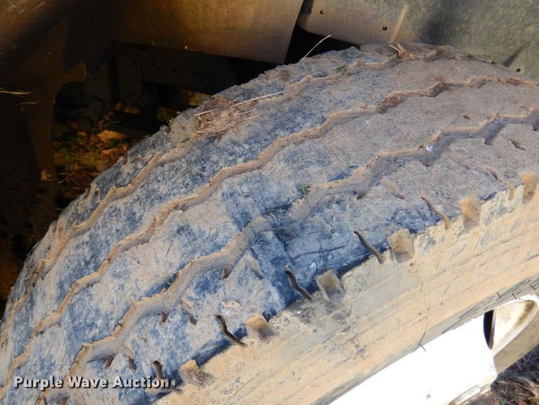 image for item DJ3763 1999 International 4700  dump truck