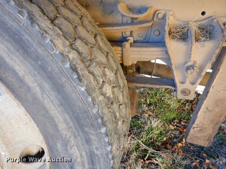 image for item DJ3763 1999 International 4700  dump truck