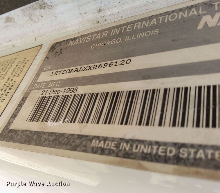 image for item DJ3763 1999 International 4700  dump truck