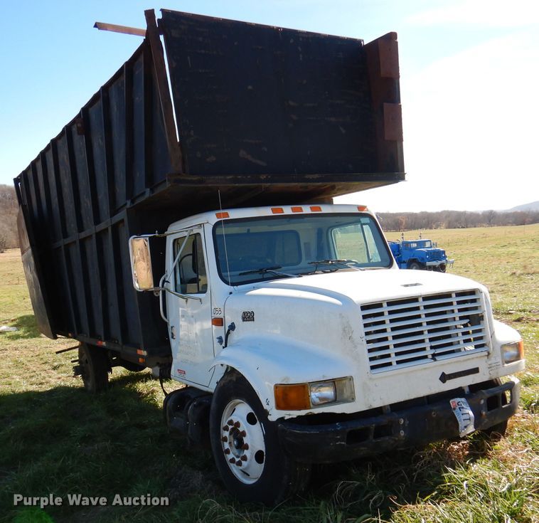image for item DJ3766 1998 International 4700  dump truck