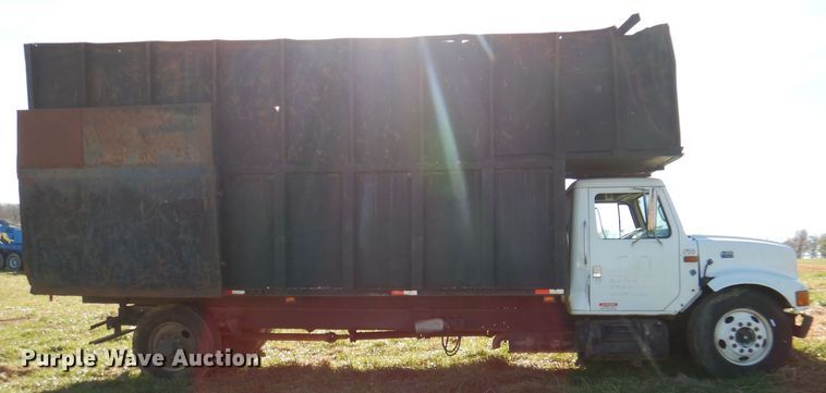 image for item DJ3766 1998 International 4700  dump truck